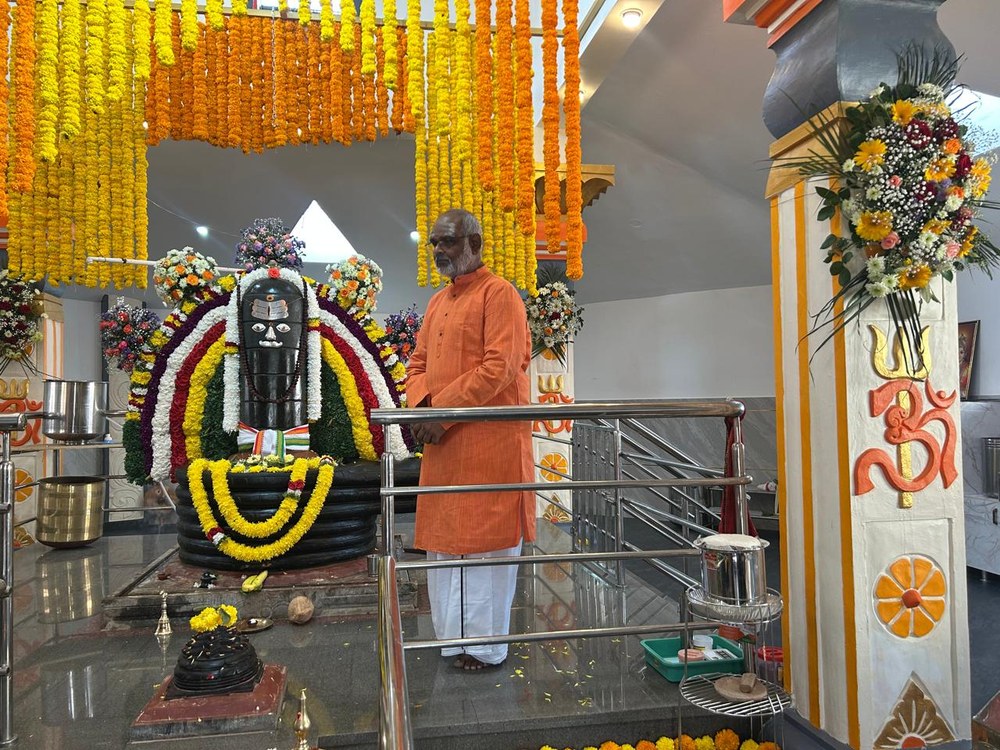 Daily worship at Sri Achaleshwara Temple