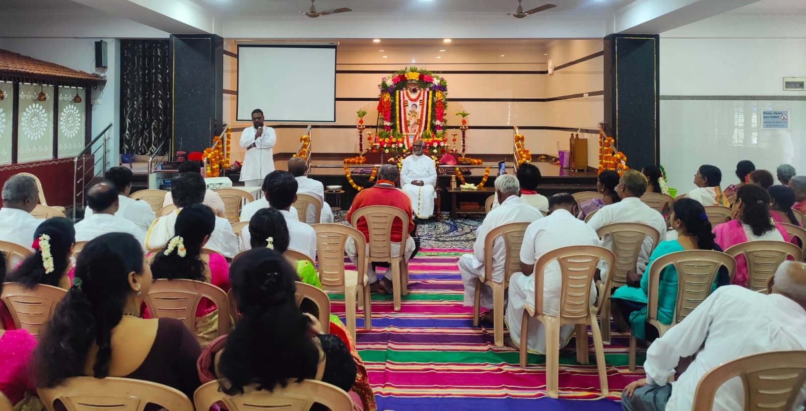 Guruji addressing a gathering of seekers at Achala Ashram
